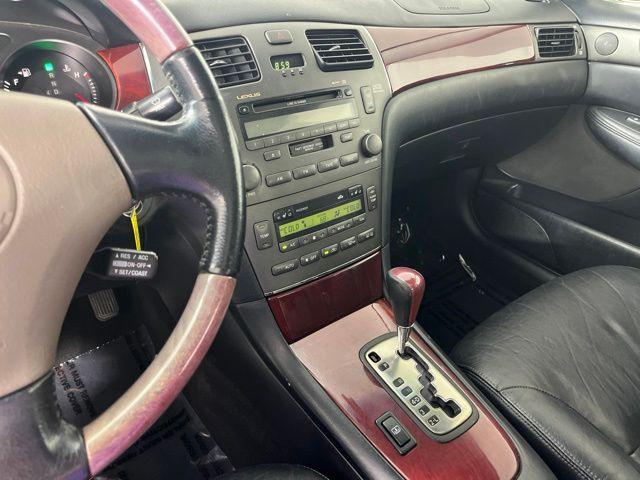 Lexus ES view 12