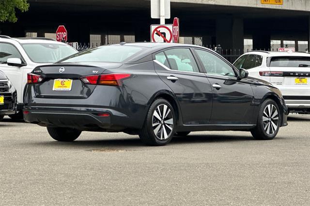 2022 Storm Blue Metallic Nissan Altima