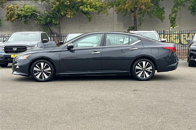 2022 Storm Blue Metallic Nissan Altima