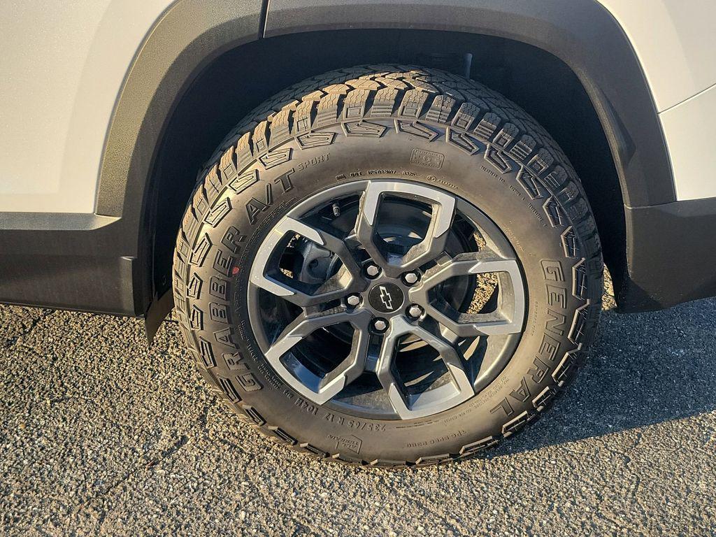 new 2026 Chevrolet Equinox car, priced at $35,006