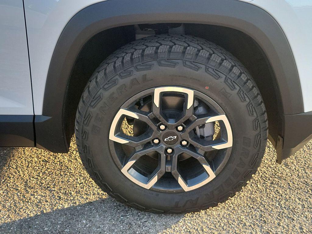 new 2026 Chevrolet Equinox car, priced at $35,006