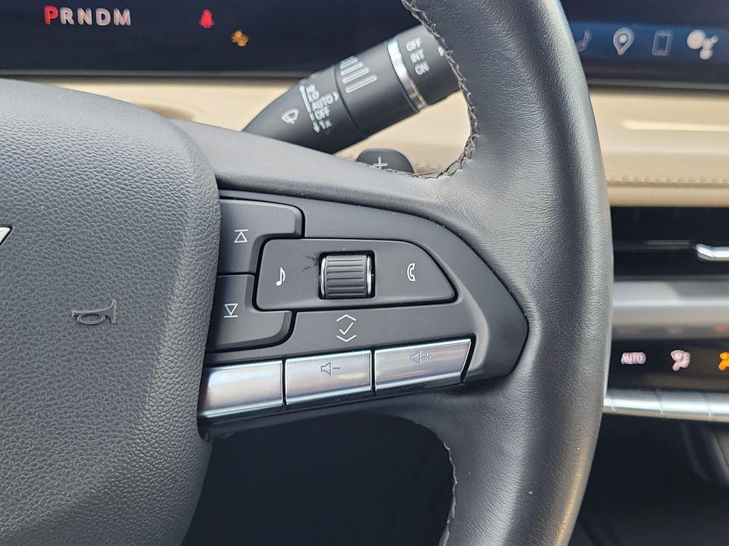 used 2025 Cadillac XT4 car, priced at $36,371