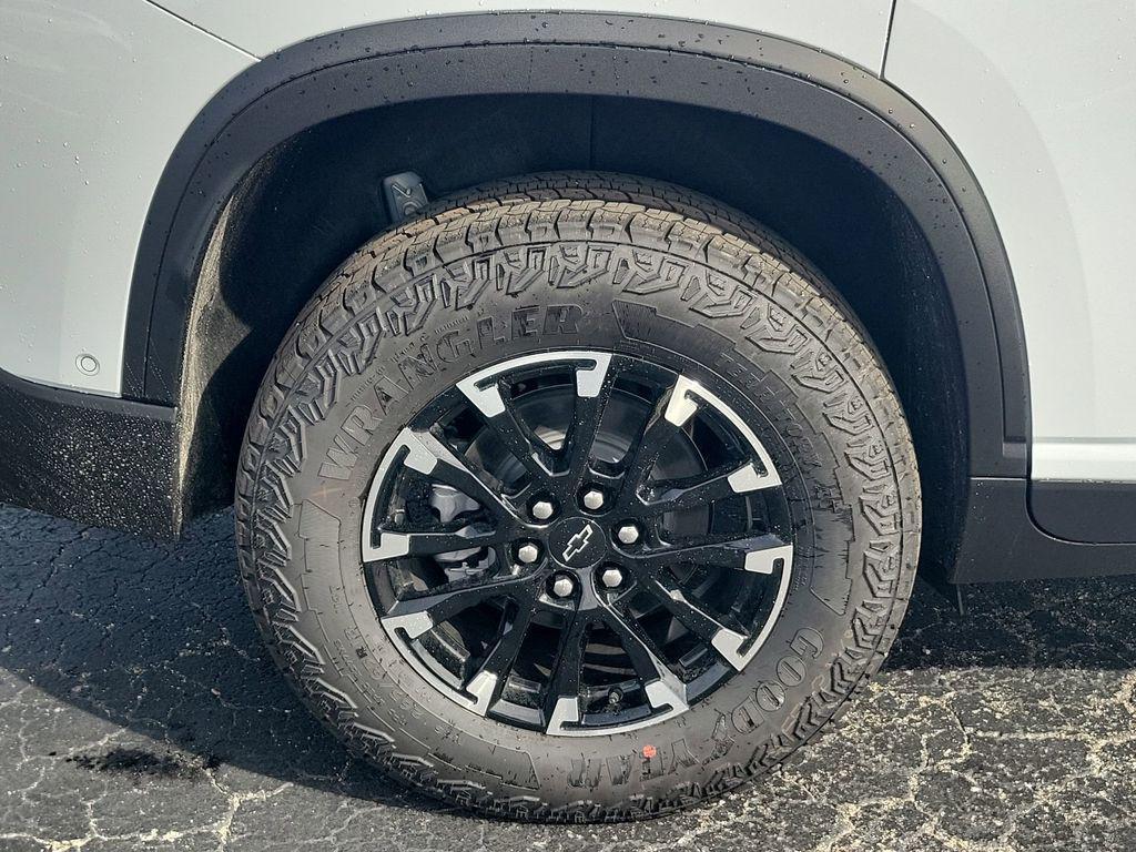new 2026 Chevrolet Traverse car, priced at $55,032