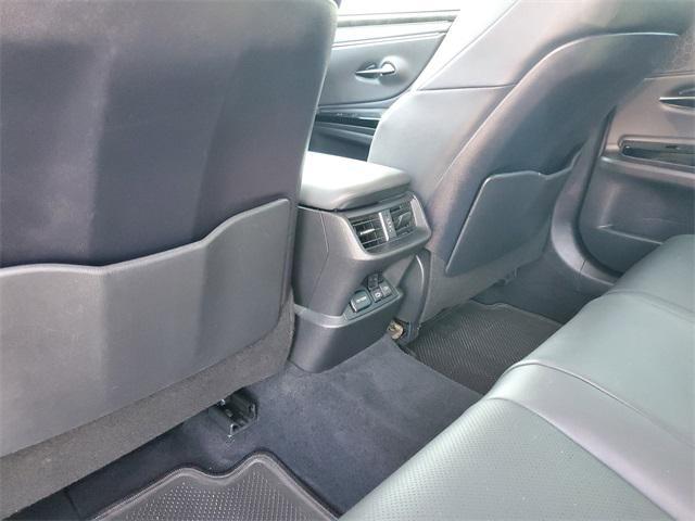 used 2024 Lexus ES 300h car, priced at $37,900