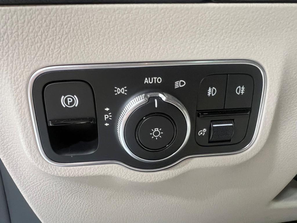 used 2025 Mercedes-Benz GLA 250 car, priced at $42,000