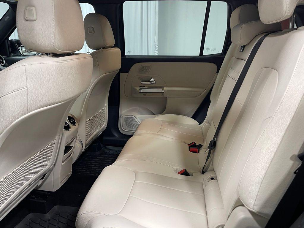 Mercedes-Benz GLB view 25