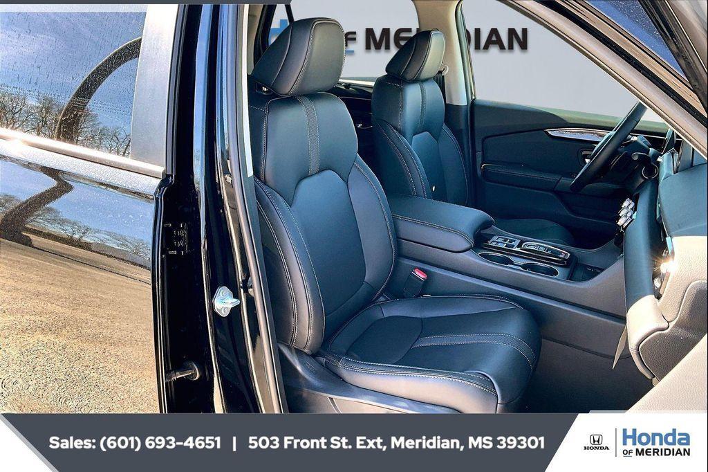 new 2026 Honda Pilot car, priced at $44,673