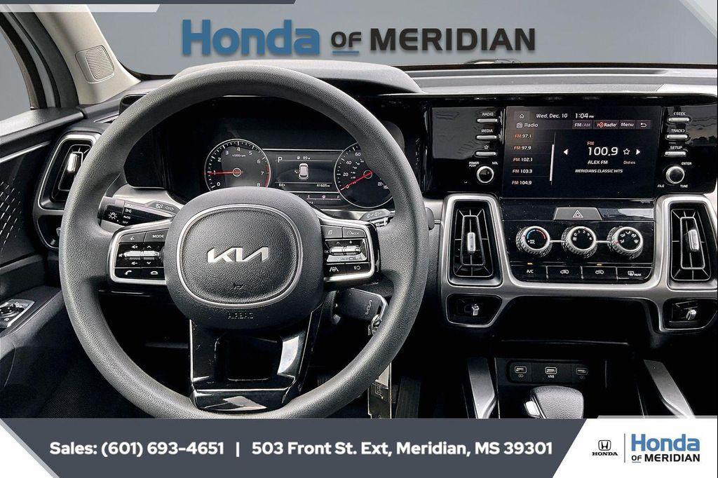 used 2023 Kia Sorento car, priced at $22,300