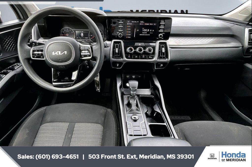 used 2023 Kia Sorento car, priced at $22,300
