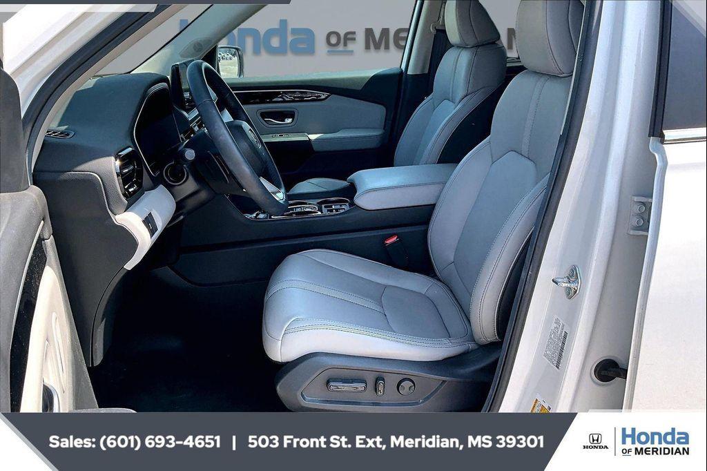 used 2025 Honda Pilot car, priced at $40,900