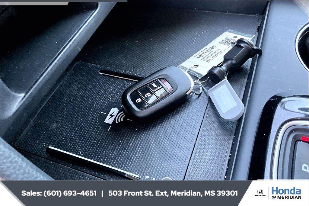 used 2025 Honda Pilot car, priced at $40,900