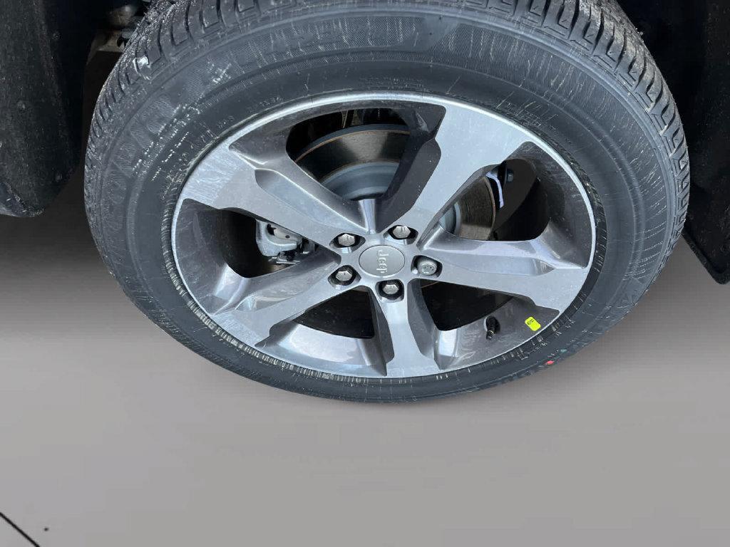 new 2026 Jeep Grand Cherokee car, priced at $43,288