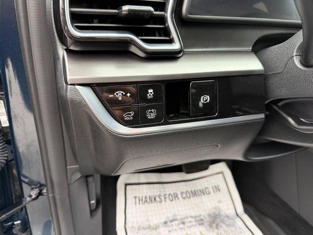 used 2025 Kia Sportage Hybrid car, priced at $29,999