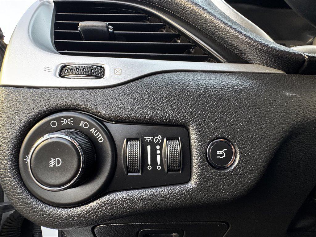 used 2018 Jeep Cherokee car, priced at $10,990