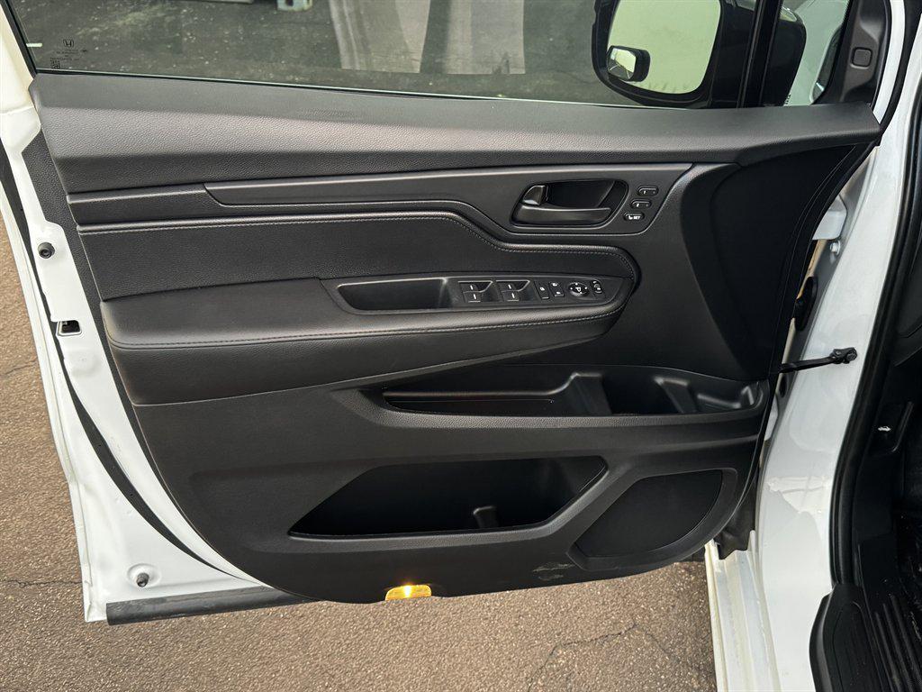 used 2025 Honda Odyssey car, priced at $29,990