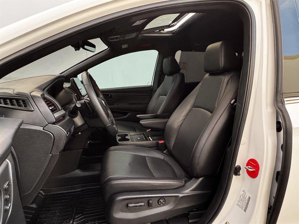 used 2025 Honda Odyssey car, priced at $29,990