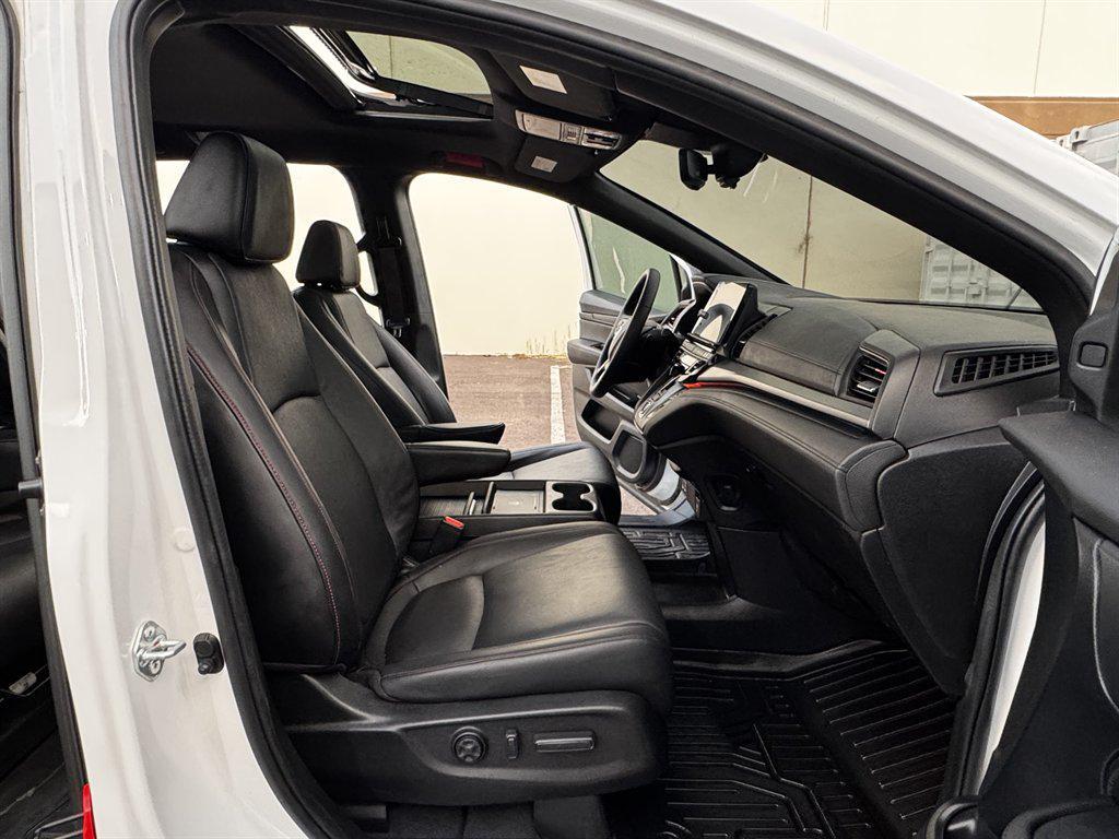used 2025 Honda Odyssey car, priced at $29,990