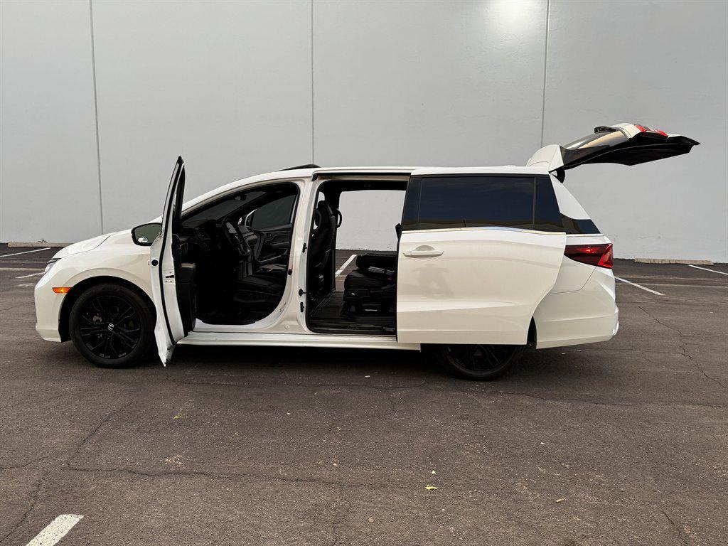 used 2025 Honda Odyssey car, priced at $29,990