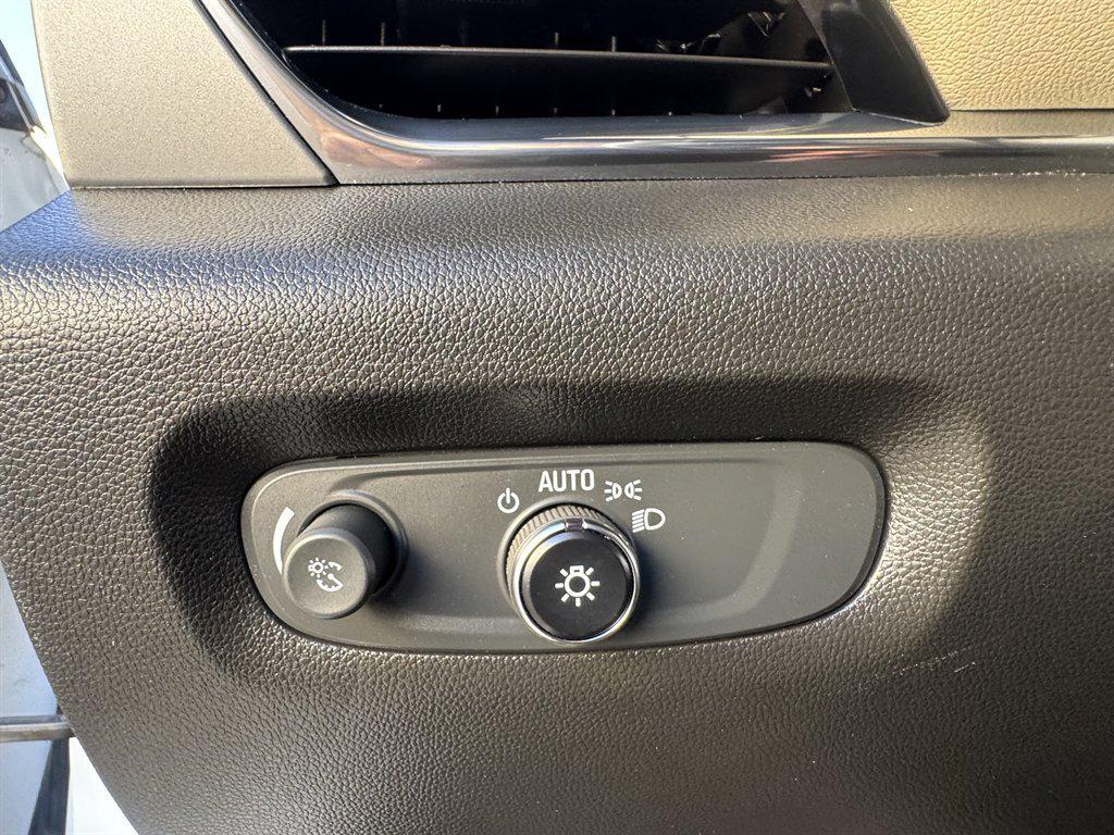 used 2022 Chevrolet Traverse car, priced at $18,990