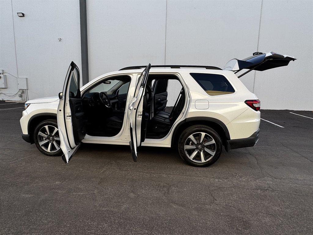 used 2023 Honda Pilot car, priced at $28,990