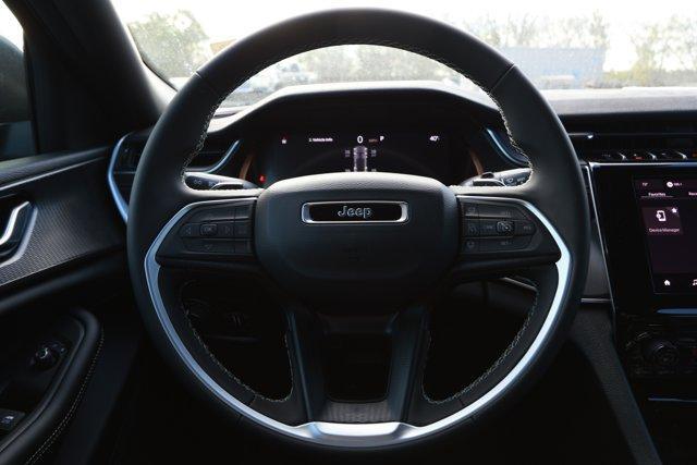 new 2025 Jeep Grand Cherokee car, priced at $32,950