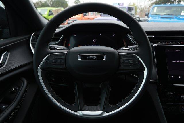 new 2025 Jeep Grand Cherokee car, priced at $32,096