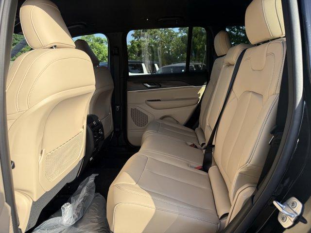 new 2025 Jeep Grand Cherokee car, priced at $37,923