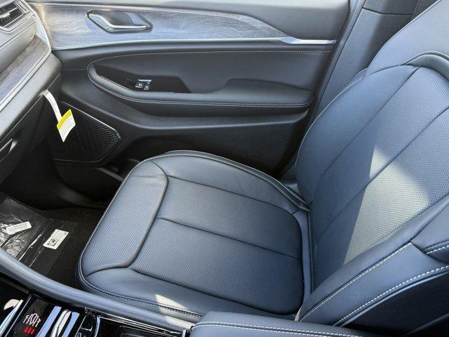 new 2025 Jeep Grand Cherokee car, priced at $50,849