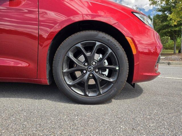 new 2026 Chrysler Pacifica car, priced at $43,375