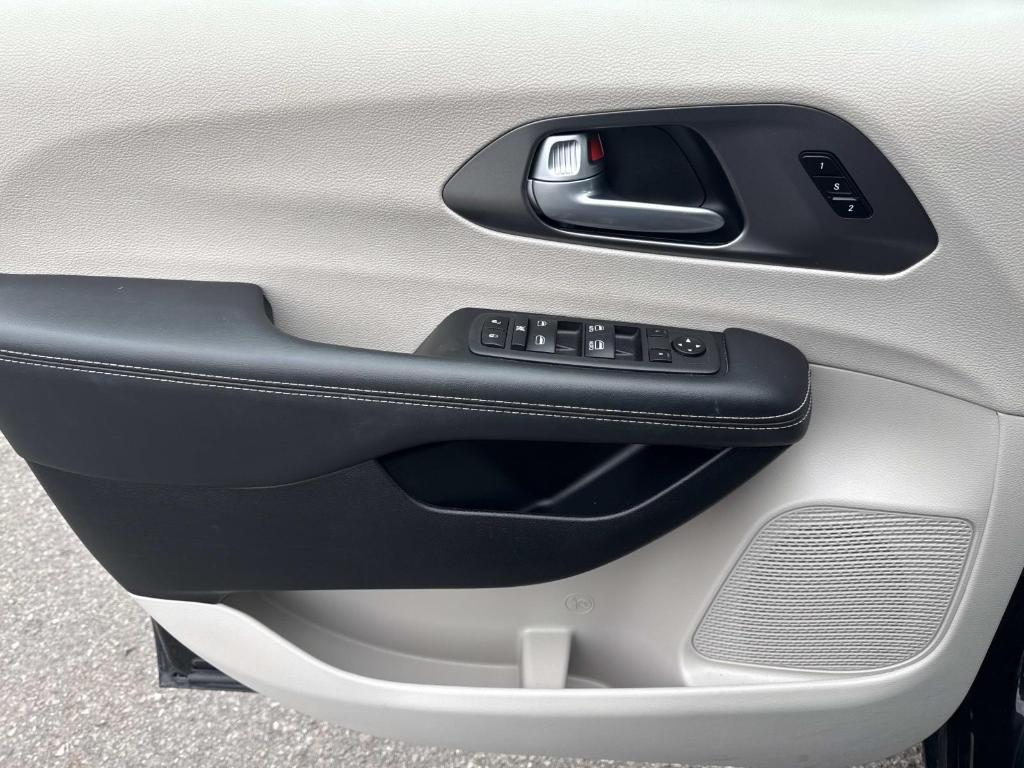 used 2024 Chrysler Pacifica car, priced at $30,600