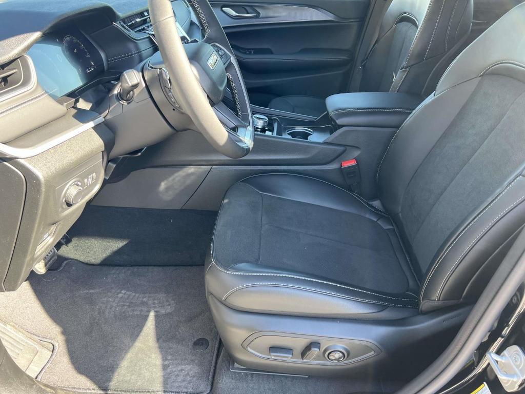 new 2025 Jeep Grand Cherokee L car, priced at $40,142