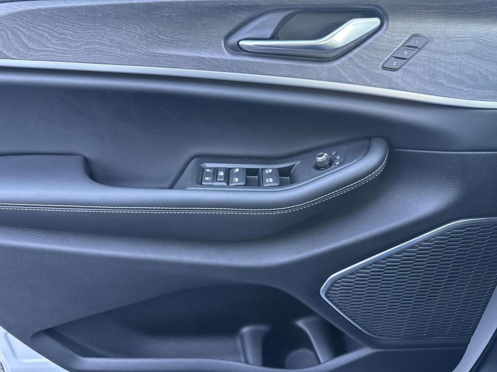 new 2025 Jeep Grand Cherokee L car, priced at $43,922