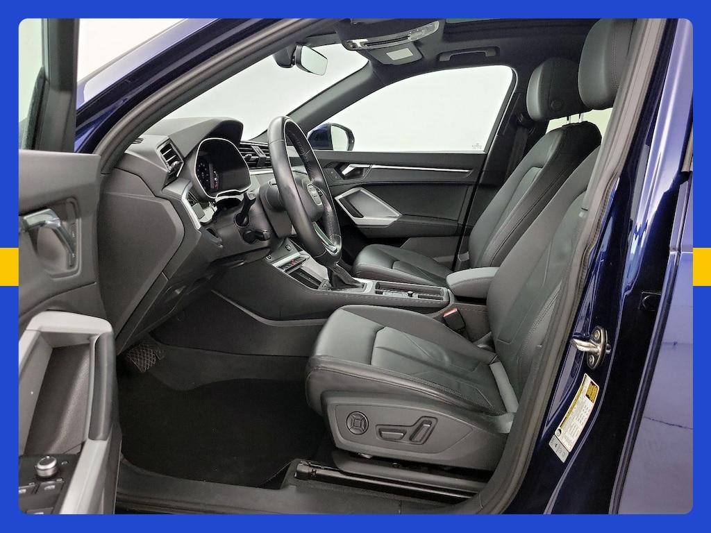 Audi Q3 view 13