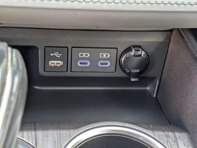 used 2022 Toyota Highlander Hybrid car, priced at $39,102