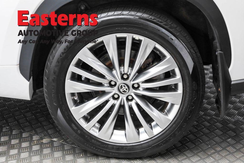 used 2024 Toyota Highlander Hybrid car, priced at $51,950