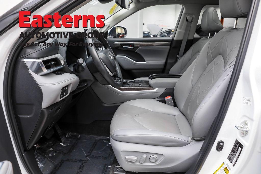 used 2024 Toyota Highlander Hybrid car, priced at $51,950