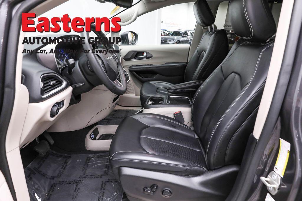 used 2023 Chrysler Pacifica car, priced at $23,074