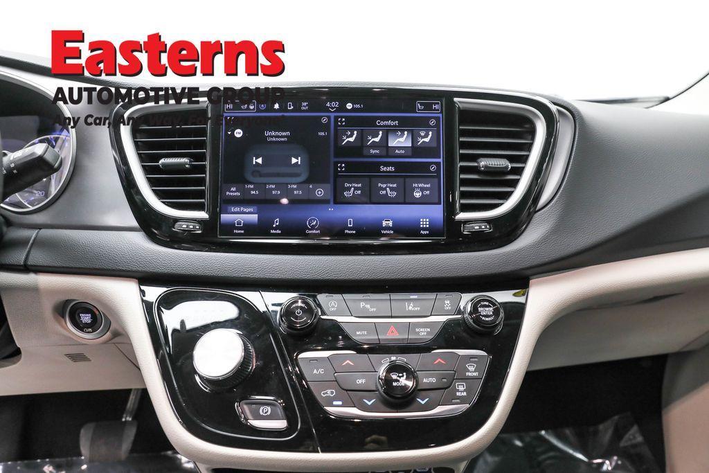 used 2023 Chrysler Pacifica car, priced at $23,074