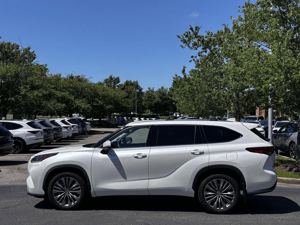 used 2020 Toyota Highlander car, priced at $31,591