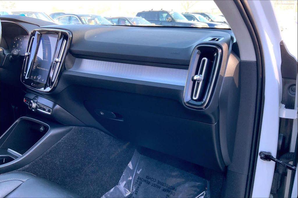 used 2019 Volvo XC40 car, priced at $16,921