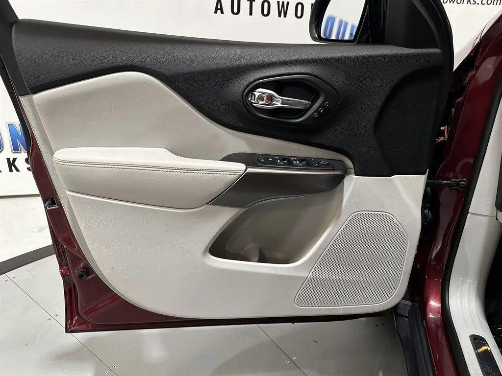 used 2019 Jeep Cherokee car, priced at $16,193