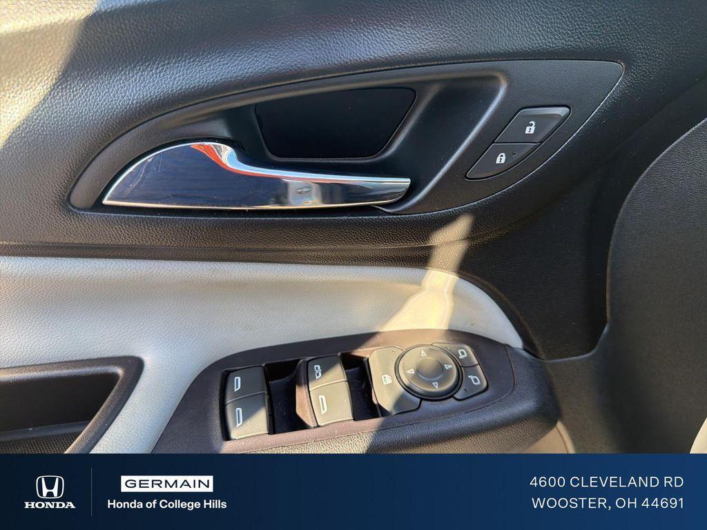 used 2022 Chevrolet Equinox car, priced at $17,350