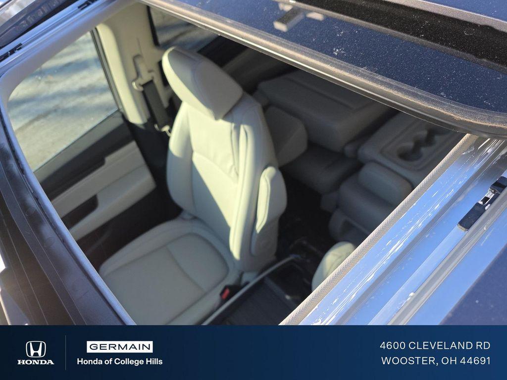 new 2026 Honda Odyssey car, priced at $44,290