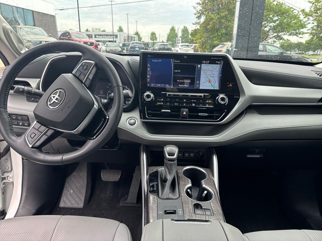 used 2020 Toyota Highlander car, priced at $39,998