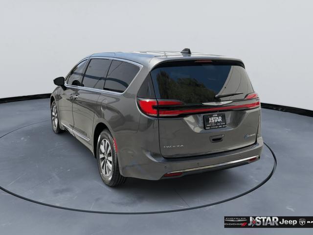 used 2023 Chrysler Pacifica Hybrid car, priced at $29,900