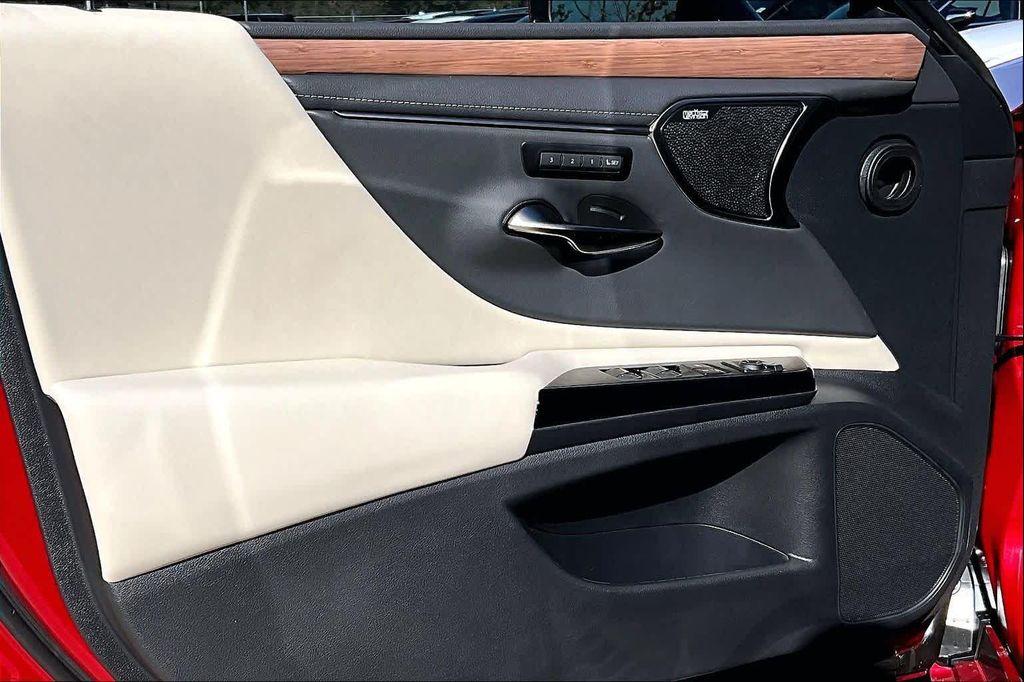 new 2025 Lexus ES 350 car, priced at $56,510