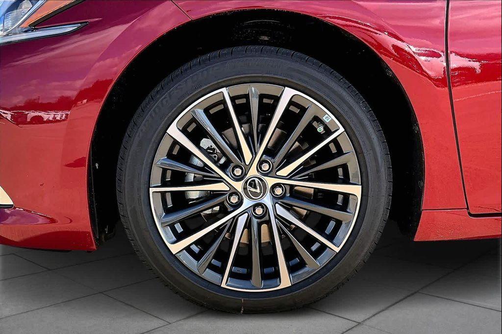 new 2025 Lexus ES 350 car, priced at $49,390