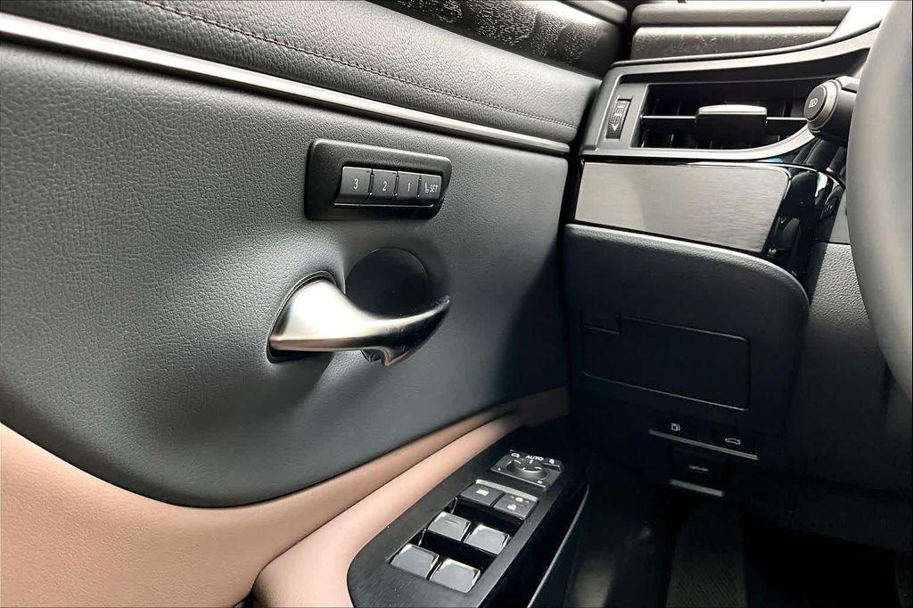 new 2025 Lexus ES 350 car, priced at $48,654