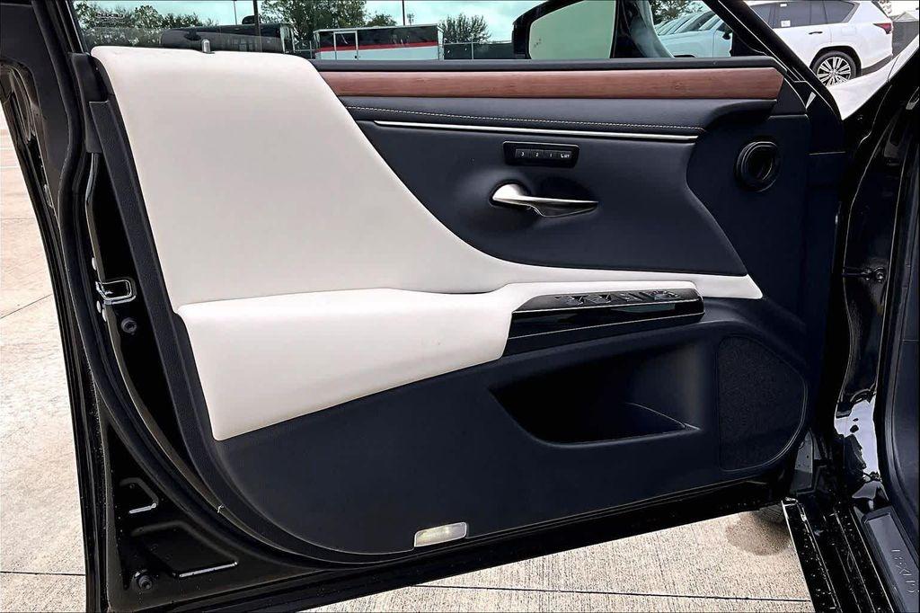 new 2025 Lexus ES 350 car, priced at $48,130