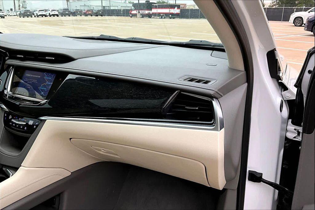 used 2022 Cadillac XT6 car, priced at $31,220